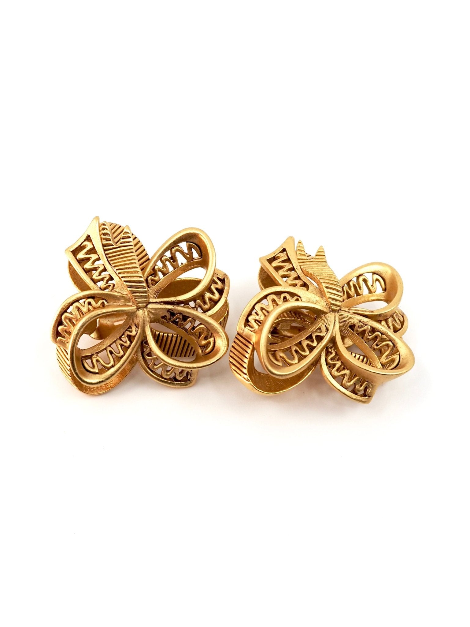 80s Oscar de la Renta Matte Gold Ribbon Earrings - Georgie's NYC - Earrings